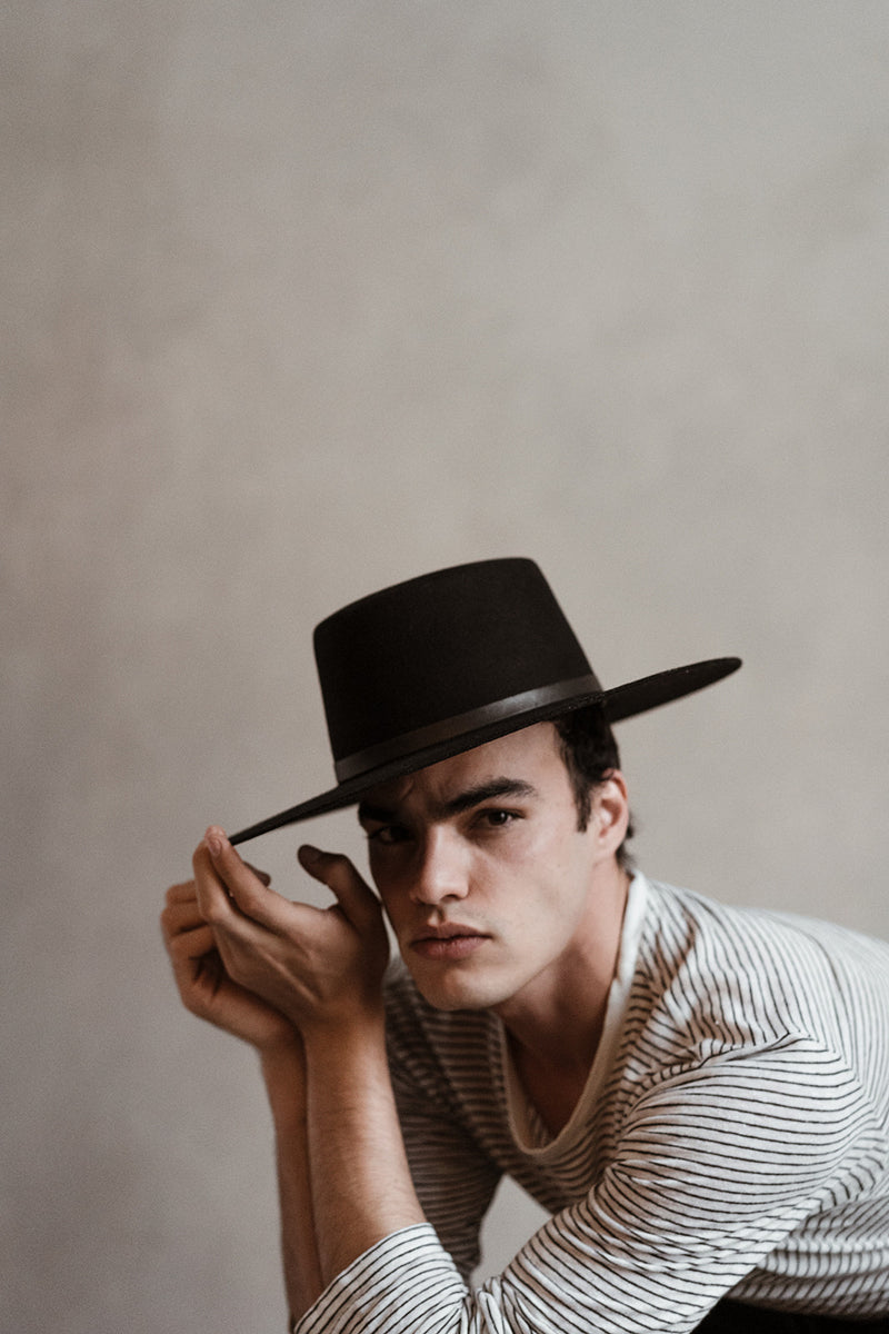 Black Fedora with magnolia details. Estajoy Magnolia - Beige Derby Fedora Straw Hats for Men  main image 4