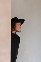 Load image into Gallery viewer, MAGNOLIA BLACK - Trinidad Cuesta