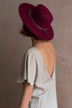 Load image into Gallery viewer, MAGNOLIA WINE - Trinidad Cuesta